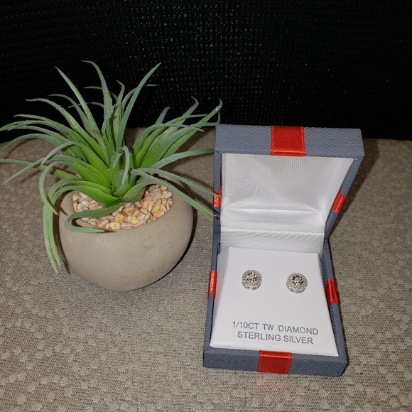 Jewelry - Sterling Silver diamond earrings